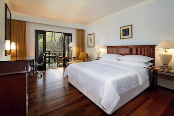 Superior Room, 1 King Bed, Non Smoking (Balcony)
