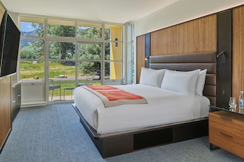 Junior Suite, 1 King Bed with Sofa bed