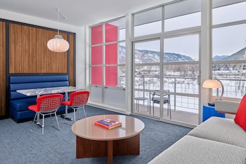 Deluxe Suite, 1 Bedroom, Corner (Mountain)