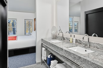 Deluxe Suite, 2 Bedrooms (Mountain)