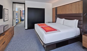 Deluxe Suite, 1 Bedroom, Accessible, Corner (Mountain)