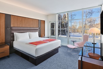 Deluxe Suite, 1 Bedroom, Corner (Mountain)