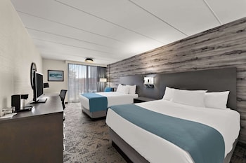 Standard Room, 2 Queen Beds, Accessible, Balcony