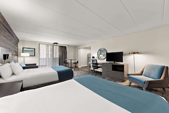Suite, 2 Queen Beds, Non Smoking, Balcony (Walk-in Shower;Larger Room)