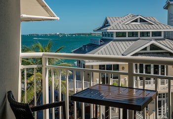 Room, 2 Queen Beds, Partial Ocean View