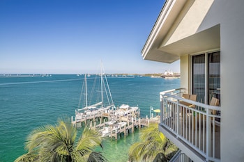 Deluxe Room, 1 King Bed, Ocean View
