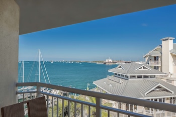 Room, 2 Queen Beds, Partial Ocean View