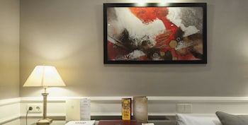 Single Room (Interior)