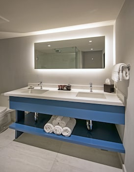 All New Pines Signature King Non-View Room (Recently Renovated)