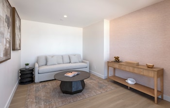 All New Terrace Ocean View Queen Studio (Stair Access Only)