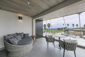 Shores VIP Corner Suite (Recently Renovated)