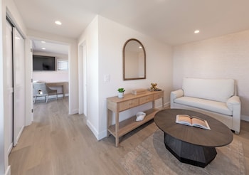 All New Terrace Ocean View Queen Studio (Stair Access Only)