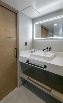 Shores Ocean View 2 Queen Room (Recently Renovated)