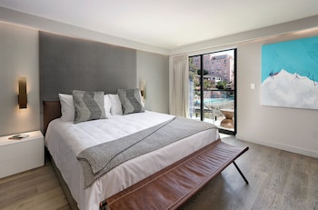Studio, 1 King Bed (Pines)