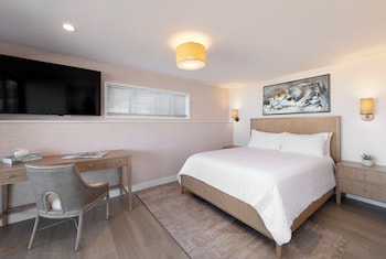 All New Terrace Ocean View Queen Studio (Stair Access Only)