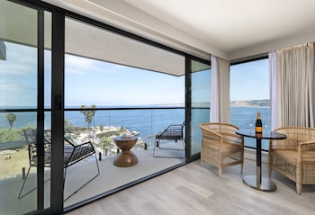 Pines Corner Penthouse Suite (Recently Renovated)