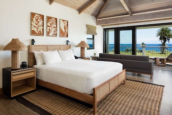 Deluxe Bungalow, 1 King Bed, Oceanfront
