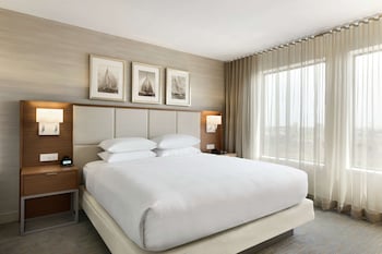 Standard Room, 1 King Bed (Non-Suite)
