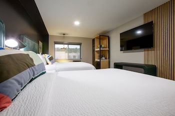 Room, 2 Queen Beds, Accessible, Non Smoking (Walk in Shower)