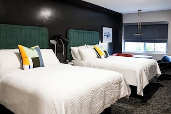 Standard Room, 2 Queen Beds (Walk-In Shower)
