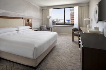 Room, 1 King Bed (Mobility Accessible, Roll-in Shower)