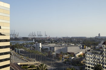 Club Room, 2 Queen Beds, Harbor View