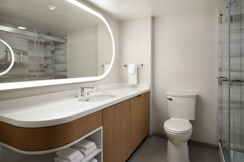 Room, 1 King Bed (Hearing Accessible)