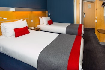 Standard Room, 2 Twin Beds (with Free Hot Breakfast)
