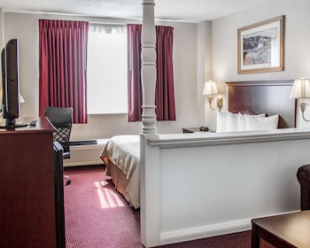 Suite, 1 Queen Bed with Sofa bed, Non Smoking