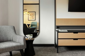 Luxury Suite, 1 Bedroom, Pool View