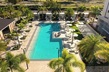 Luxury Suite, 1 Bedroom, Pool View