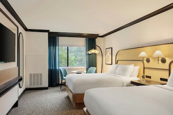 Basic Room, 2 Queen Beds (Mobility/Hearing Accessible, Tub)