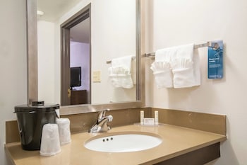 Room, 1 King Bed, Hearing Accessible (Roll-in Shower)