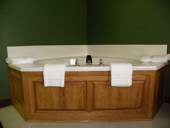 Suite, 1 King Bed, Jetted Tub