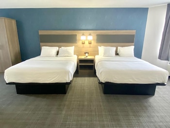 Room, 2 Queen Beds, Non Smoking (Pets Allowed)