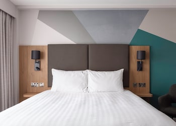 Standard Room, 1 Queen Bed
