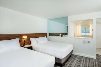 Room, 2 Queen Beds, Lanai, Oceanfront