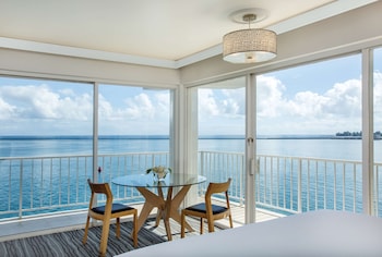 Junior Suite, 1 King Bed, Non Smoking, Oceanfront