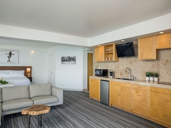 Junior Suite, 1 King Bed, Non Smoking, Oceanfront