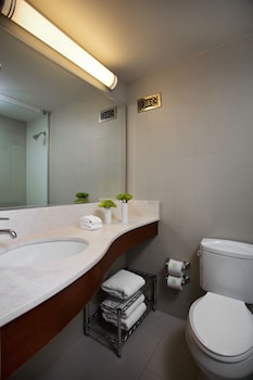Room, 2 Queen Beds, Accessible, City View