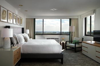 Club Room, 1 King Bed, Accessible, City View (Glover)