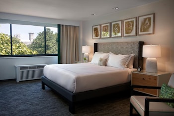 Club Room, 1 King Bed, Accessible, City View (Glover)