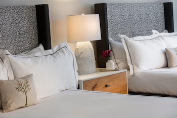 Club Room, 2 Queen Beds, Accessible, City View (Glover)