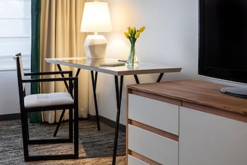 Room, 2 Queen Beds, City View