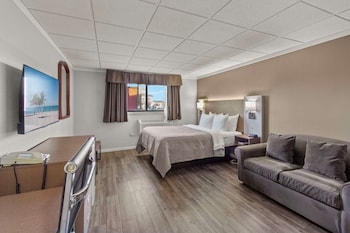 Room, 1 Queen Bed, Non Smoking (Upgrade)