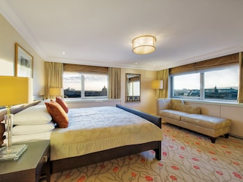 Premium Room, 1 King Bed, City View, Corner