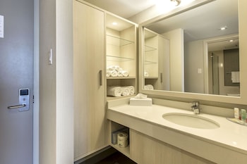 Standard Room, 1 King Bed, City View