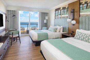 Room, 2 Queen Beds, Balcony, Oceanfront
