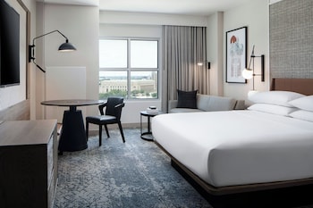 Club Room, 1 King Bed with Sofa bed
