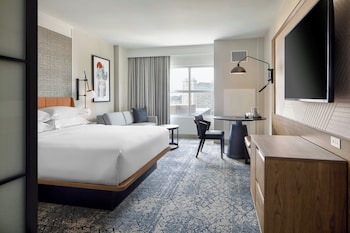 Club Room, 1 King Bed with Sofa bed